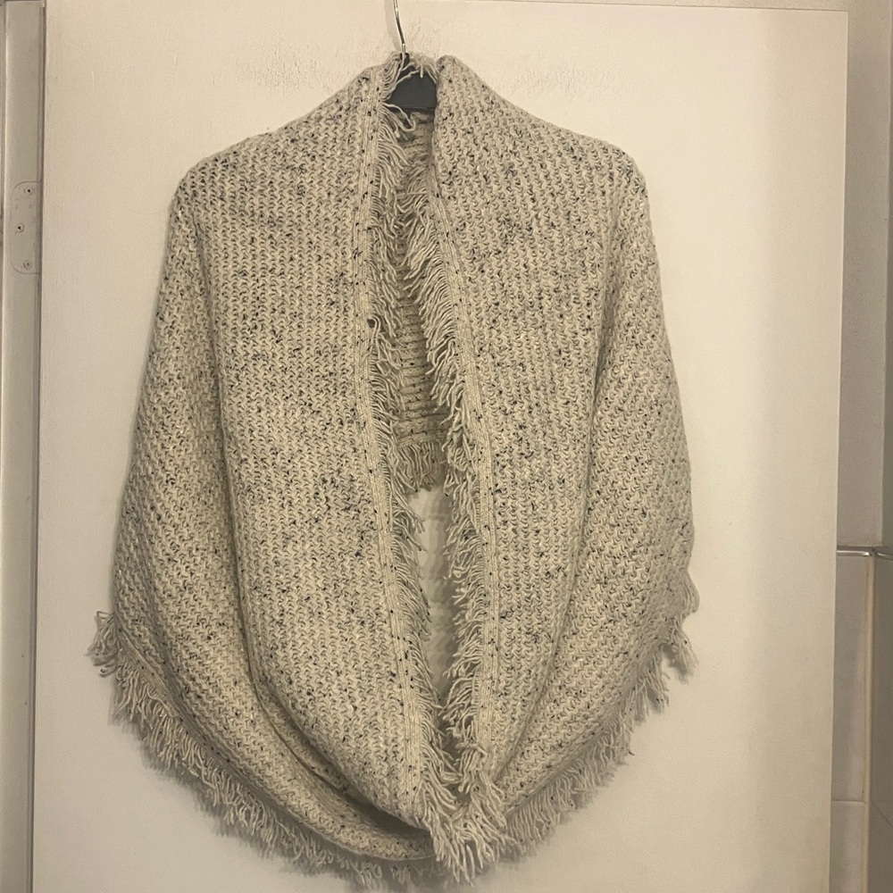 Club Monaco wool blend fadey infinity scarf fringe off white with black speckles